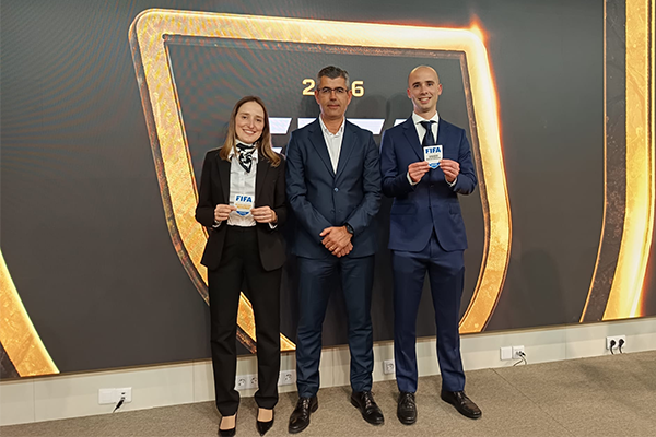 Hélder Carvalho e Sandra Lopes renovam insígnias FIFA